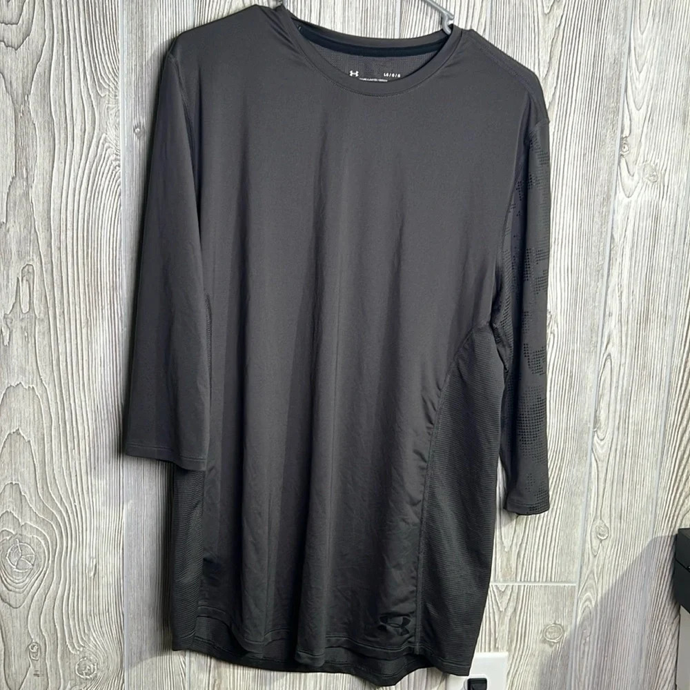 Men’s Under Armour quarter sleeve gray size large